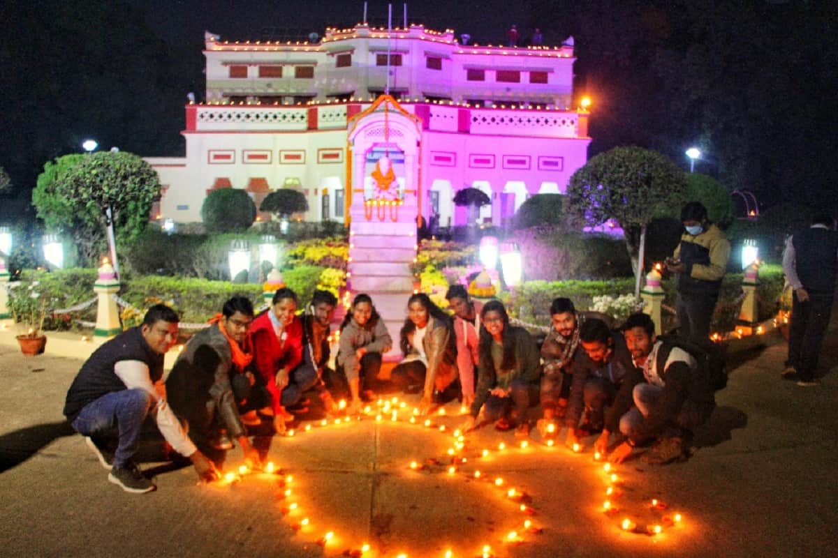 Malaviya Jayanti Mahamana garden illuminated with lamps special aarti at Assi Ghaat Varanasi