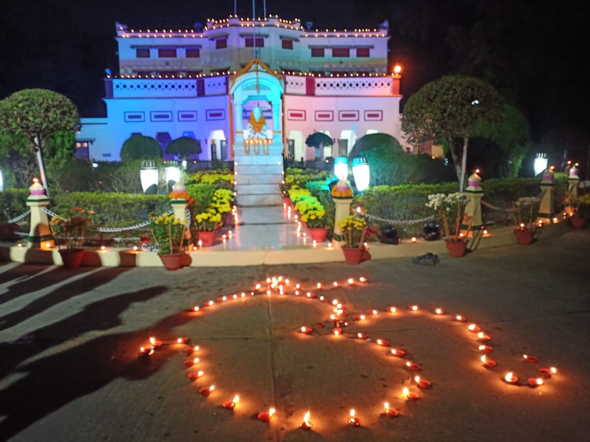 Malaviya Jayanti Mahamana garden illuminated with lamps special aarti at Assi Ghaat Varanasi