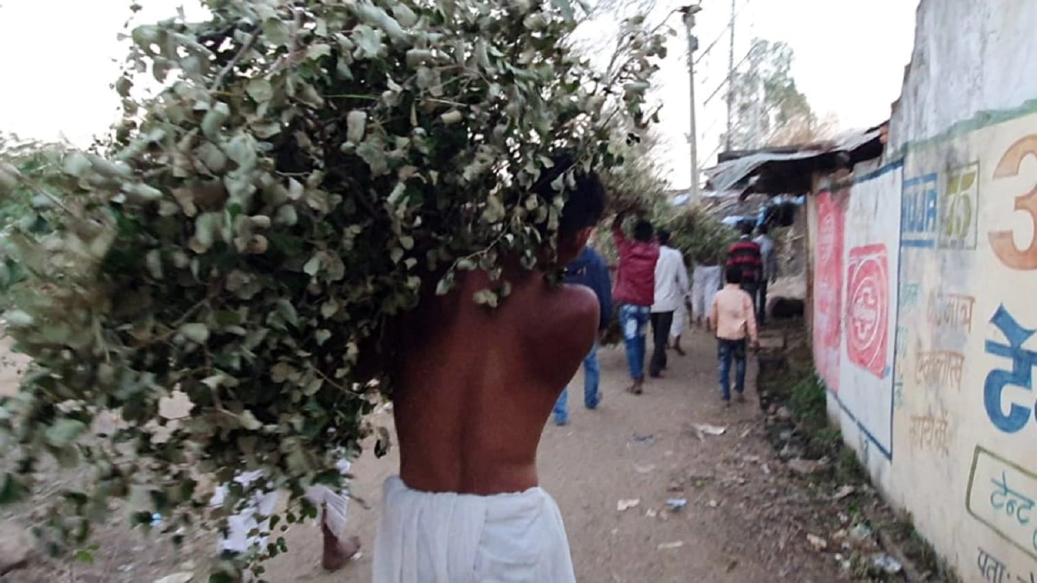 Descendants of Pandavas Rajjad community roll over thorny bushes resides in Betul district of madhya pradesh