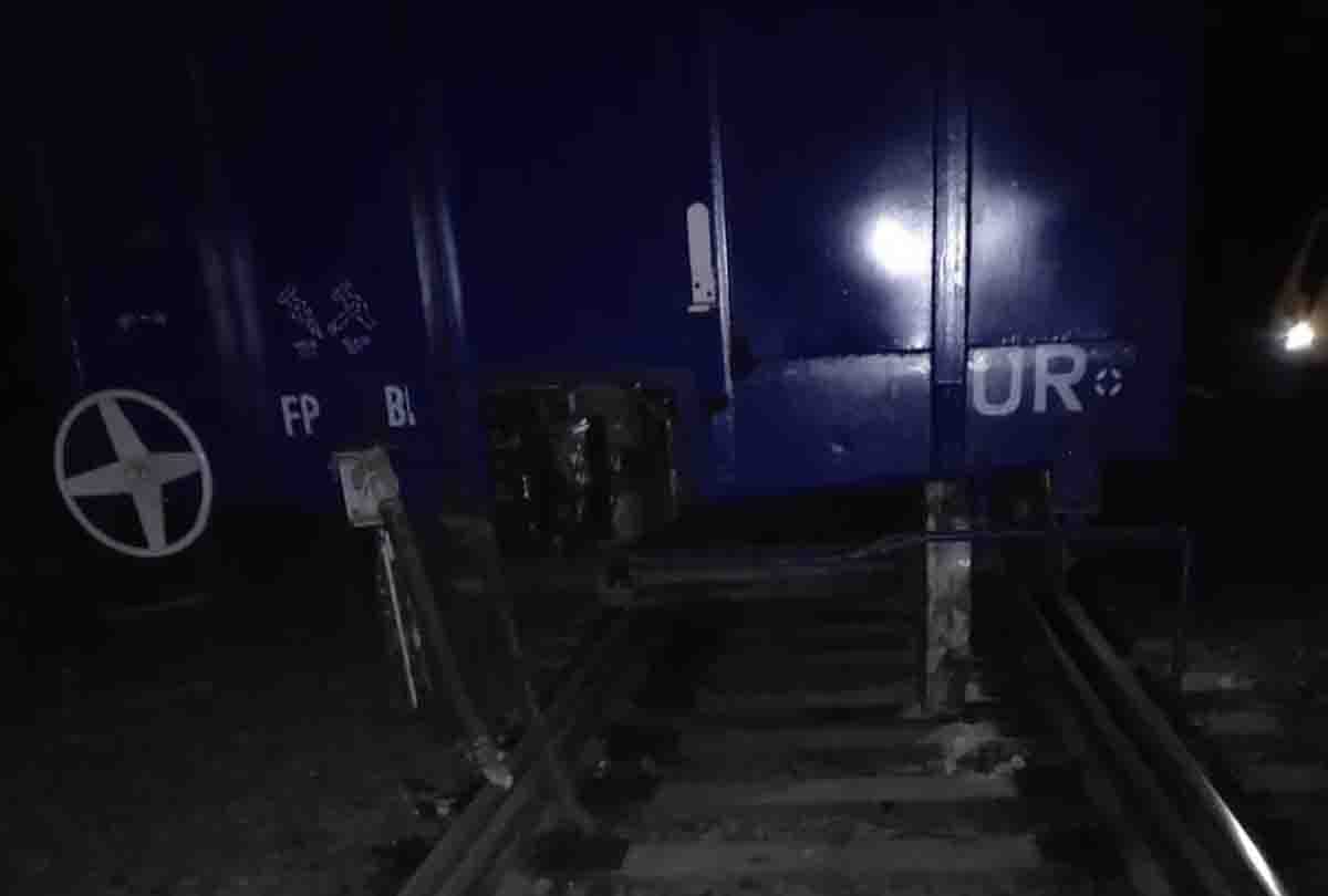 UP: Four coaches of goods train derailed near Bhimsen station in Kanpur, Jhansi route disrupted
