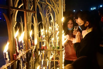 The fear of Corona left behind on Christmas, the flame of faith rose to light