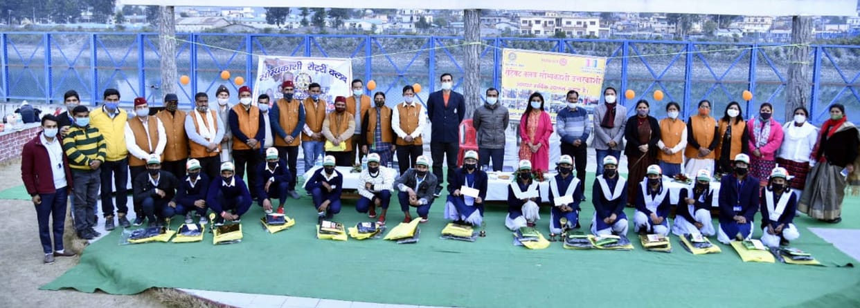 Scholarship of 10-10 thousand distributed to meritorious students