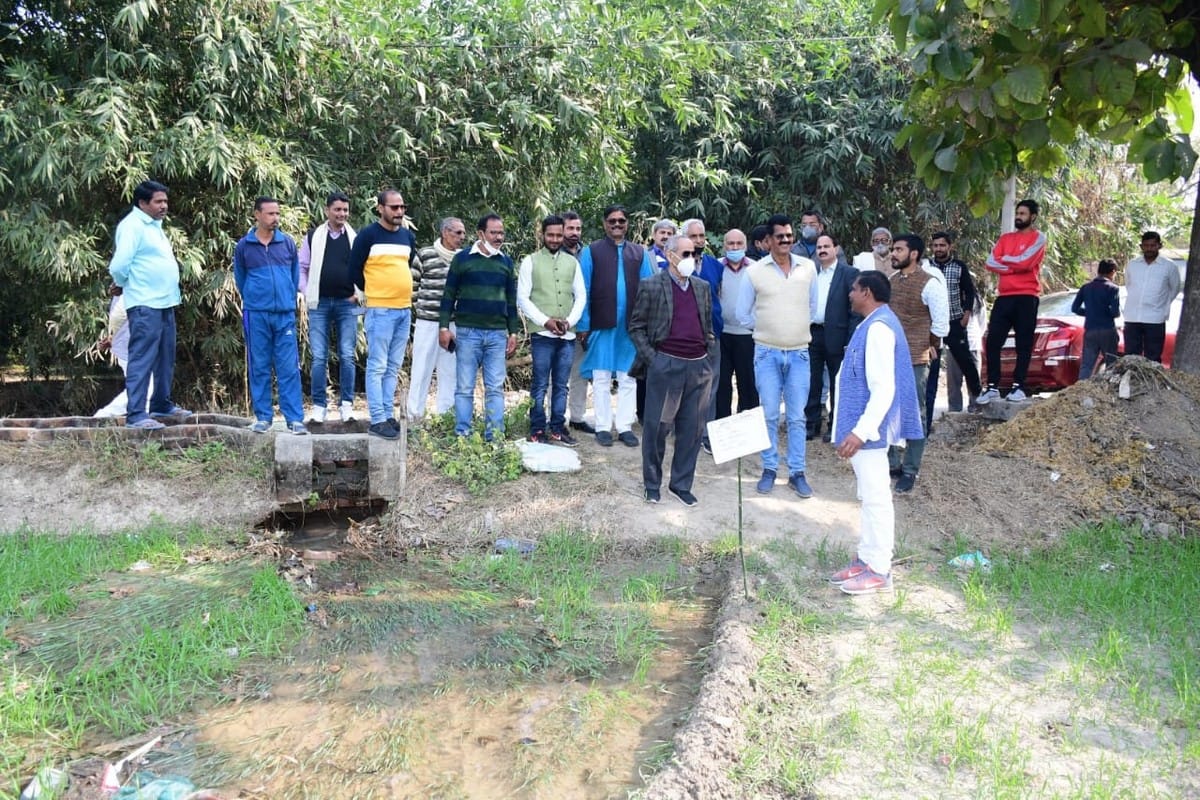 Farmers know new farming techniques distributed seeds in varanasi