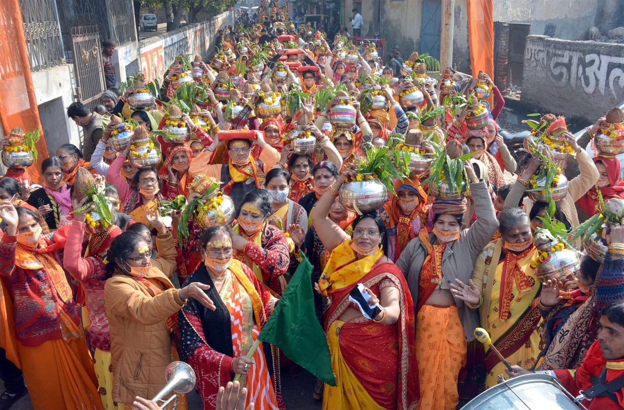 Women took out a funeral procession while dancing and singing