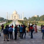 ताजमहल में पर्यटक