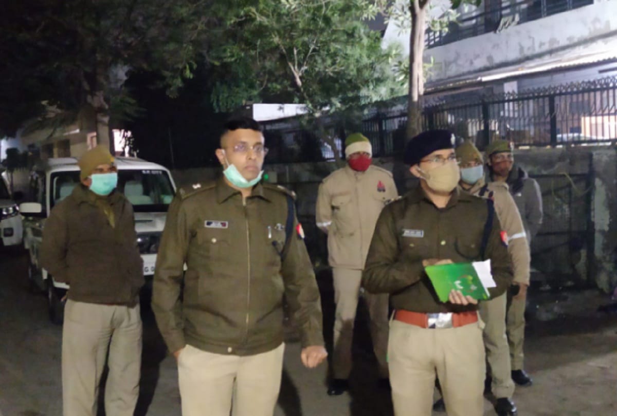 12 lakh looted at Hindustan Lever warehouse in Agra's Lawyers Colony