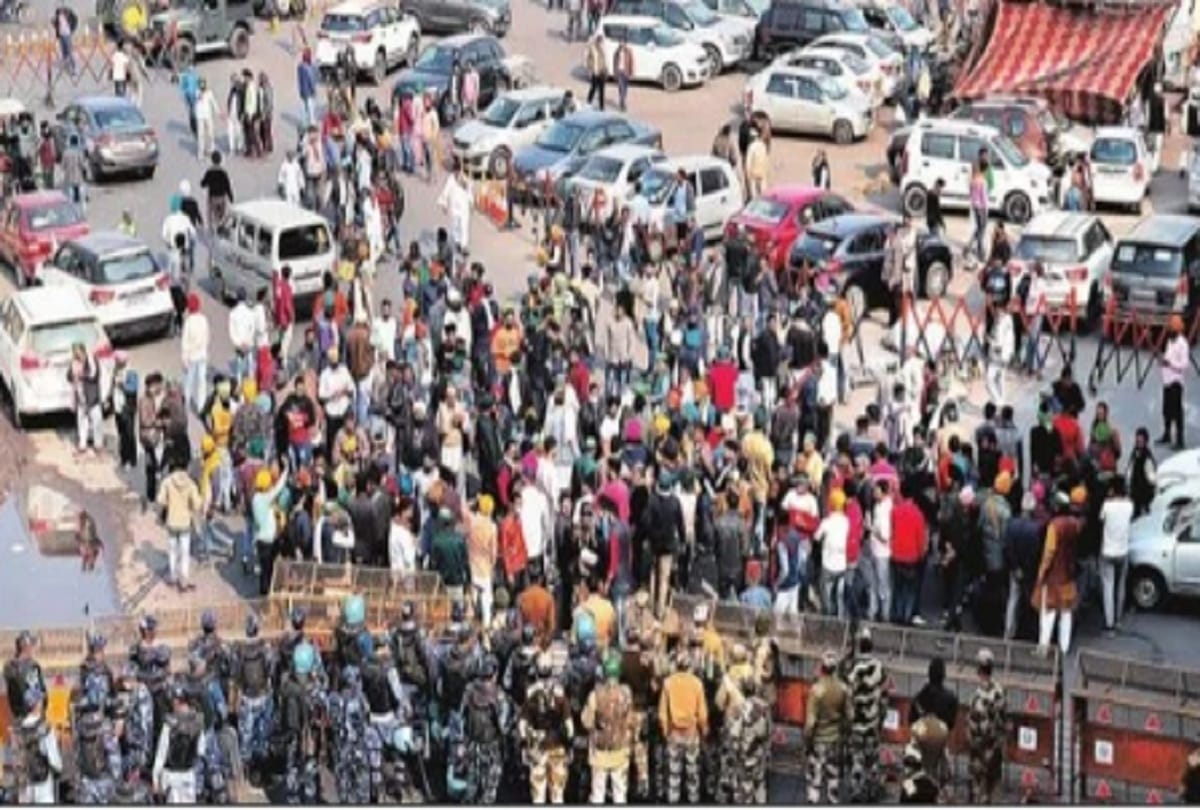 Thousands of farmers occupy the expressway up borders