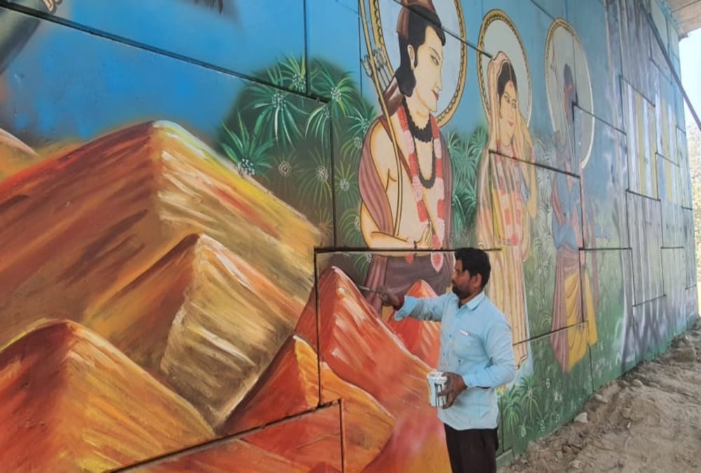 Haridwar Kumbh Mela 2021: Muslim Painter Akhlaq Painted Hindu Gods Painting in Haridwar Walls
