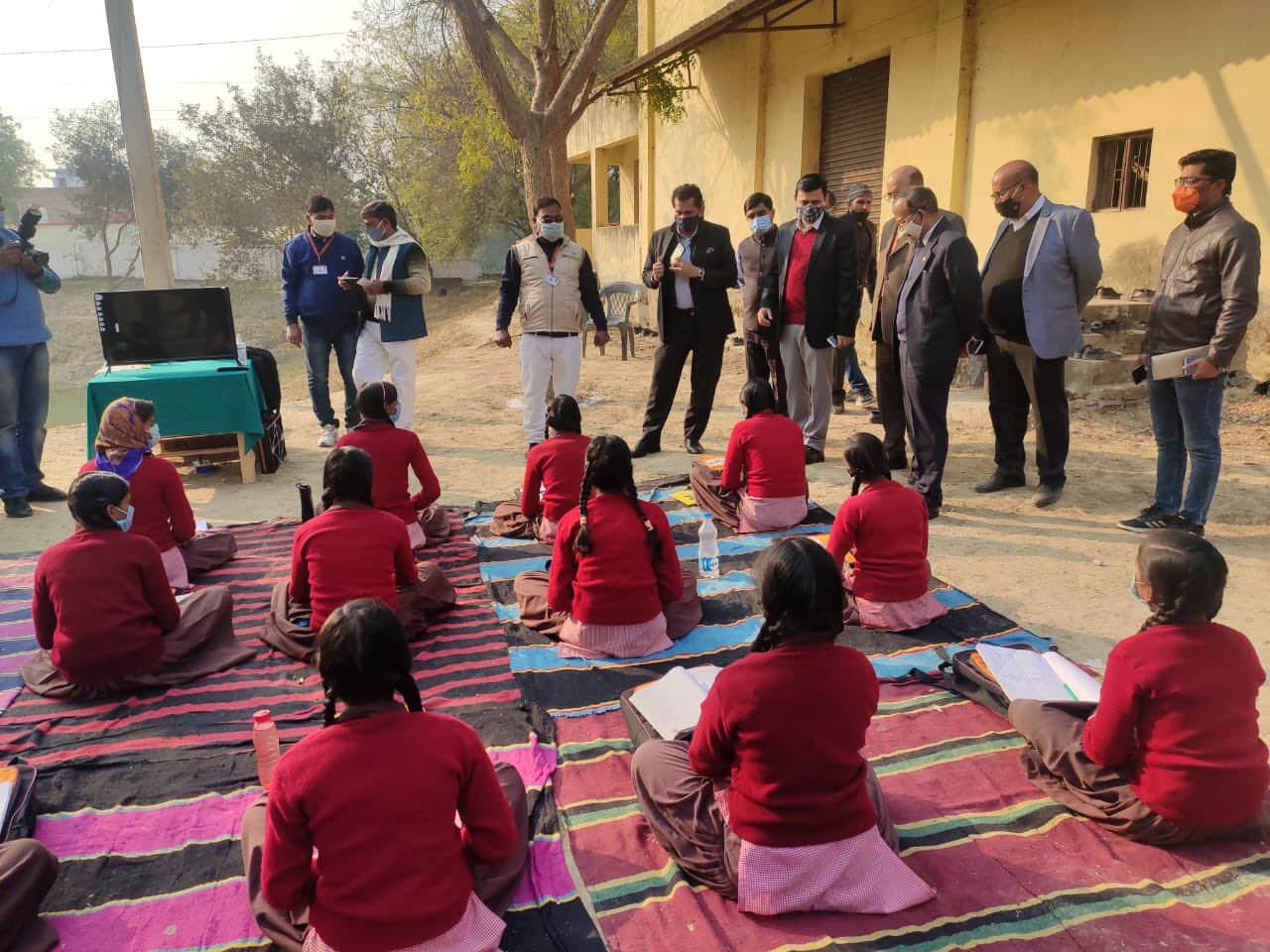 CEO of NITI Aayog mesmerized by seeing Mohalla Pathshala of Varanasi's Model Block