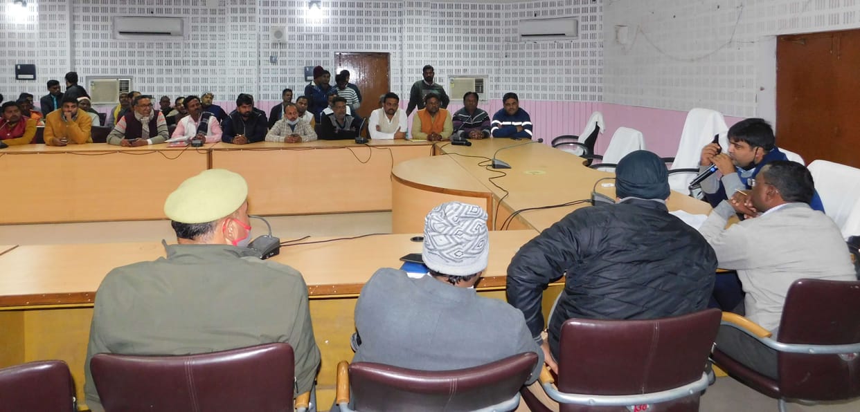 Jam in the city: for the first time officers and businessmen sitting face to face