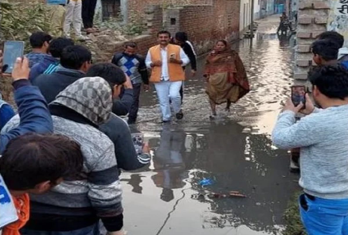 Woman pushes the well chairman down into dirty water