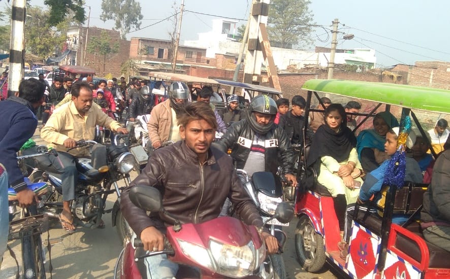 Jam at Kalhedi railway crossing, demand to build underpass