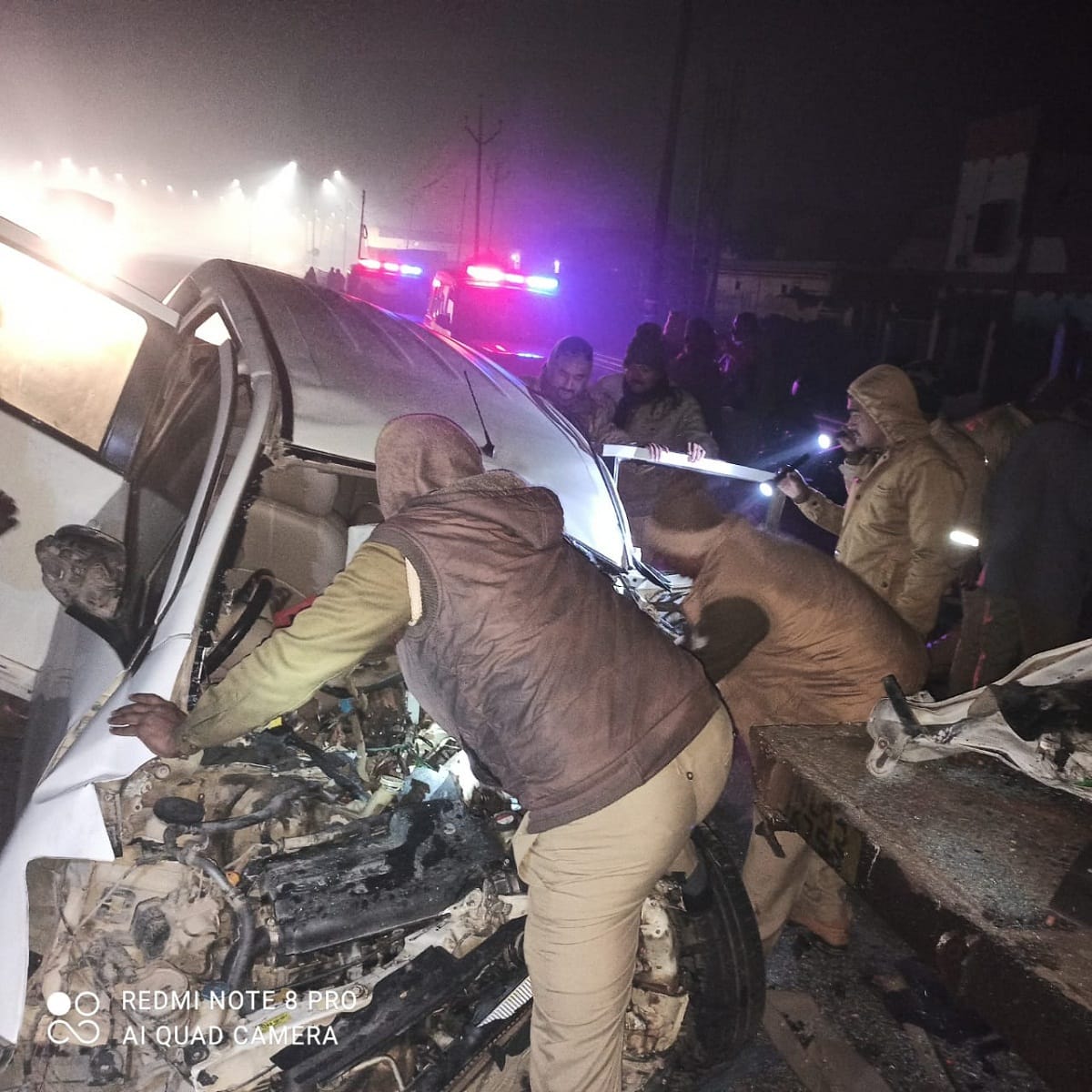 Car collided with tanker stand on highway in dense fog in morning son-in-law and father-in-law died in bhadohi up