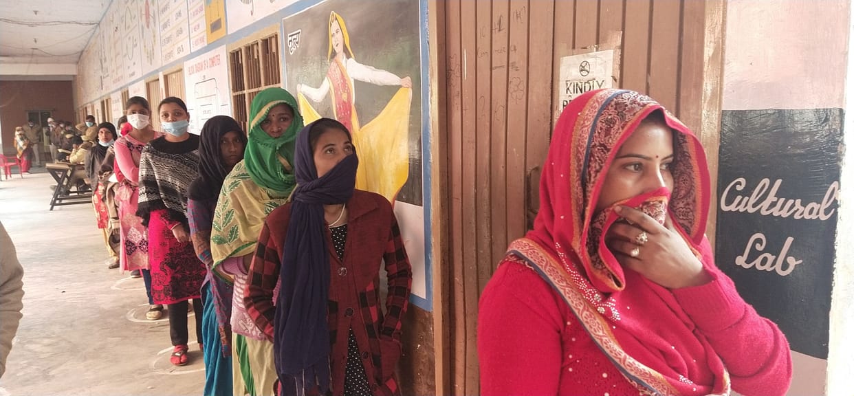 By-election: 2769 voters cast their vote, creating ruckus by accusing them of buying votes