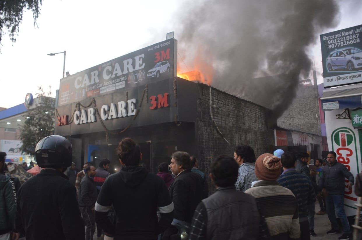 fire in car accesories shop near petrol pump