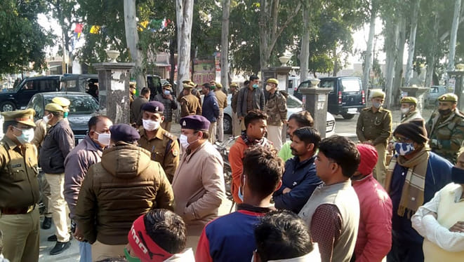 Uproar by Bhima Army workers over the death of a patient