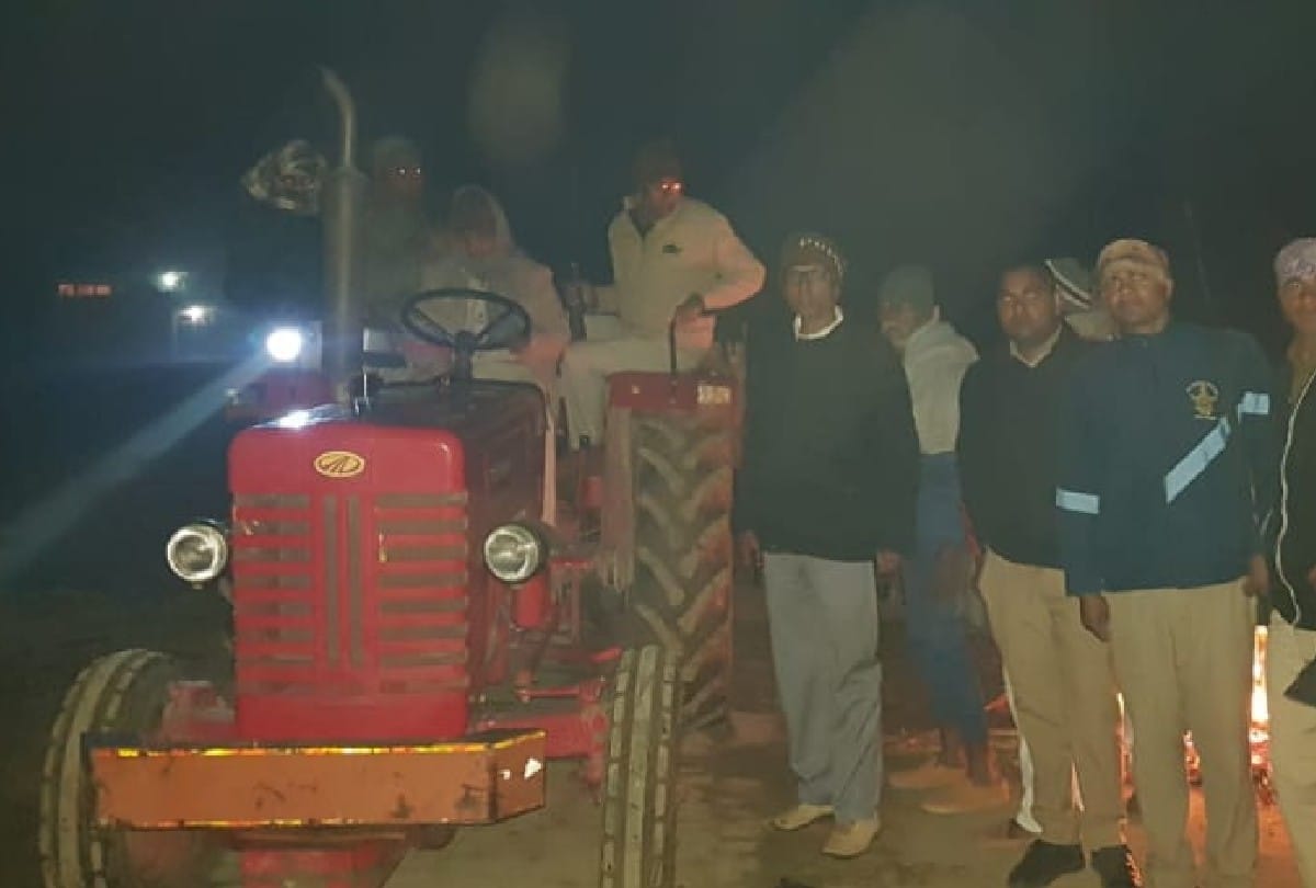 mining mafia in tried to crush forest department team by tractor in agra