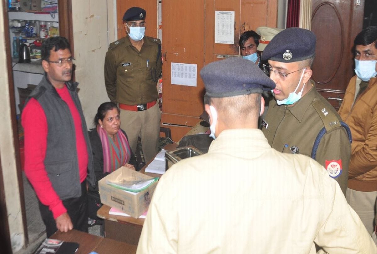 miscreants robbed in hindustan lever company warehouse in agra