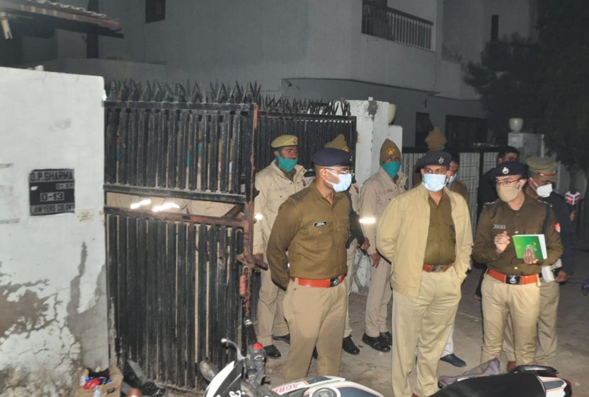 miscreants robbed in hindustan lever company warehouse in agra