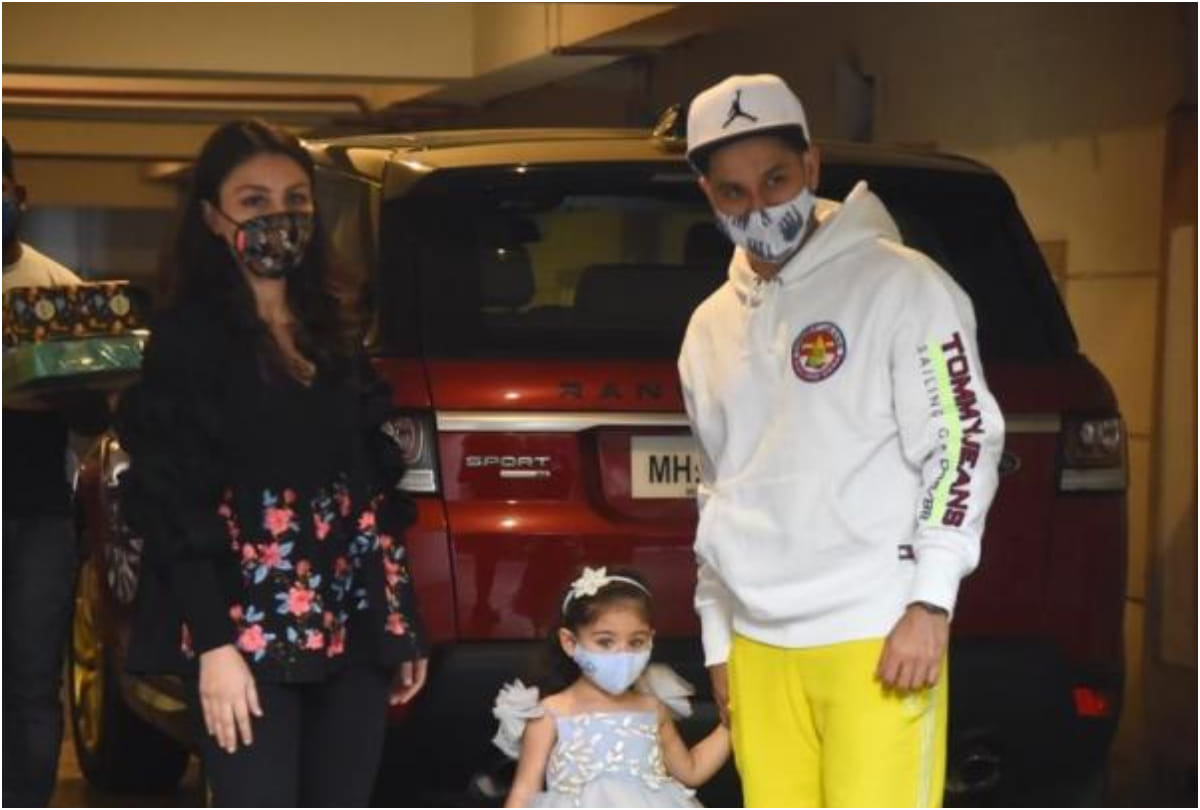 karisma kapoor wear animal print dress for taimur birthday party price can amaze you