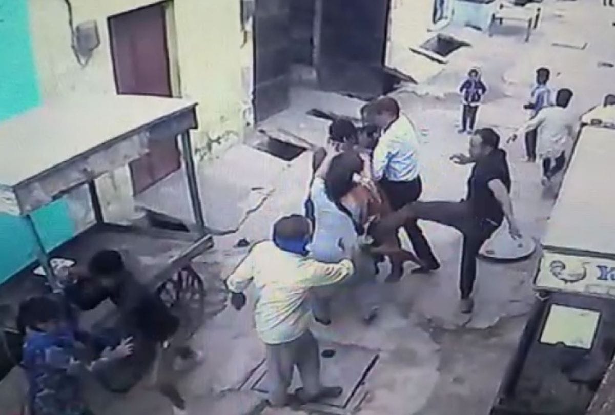 elderly woman beaten up with sticks by dabangs in firozabad