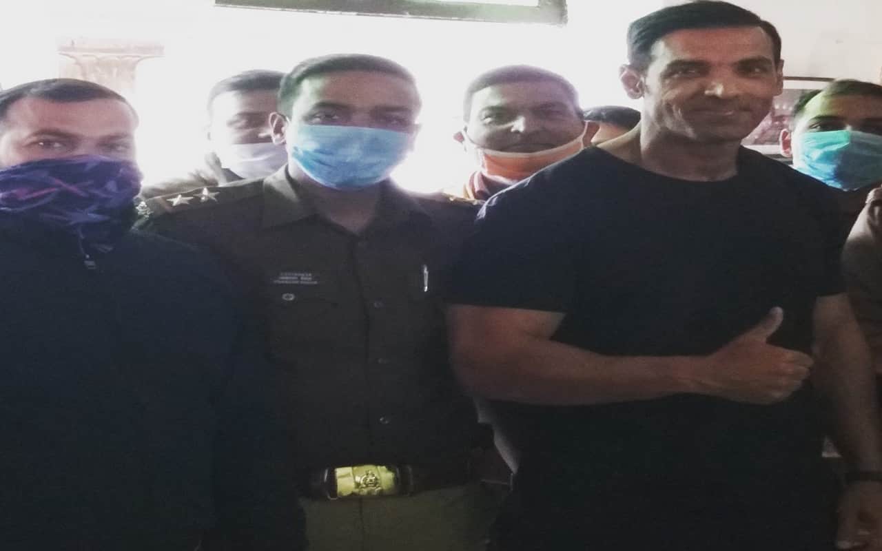 John Abraham looked in white kurta and pink safa in shooting of Satyamev Jayate-2