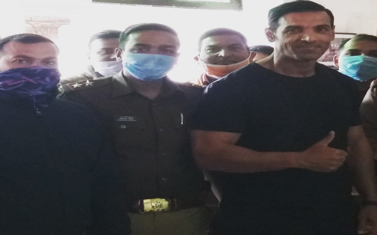 John Abraham looked in white kurta and pink safa in shooting of Satyamev Jayate-2