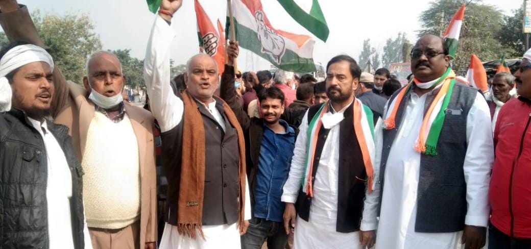 Confronted the Congress police for taking out the march, gave arrest