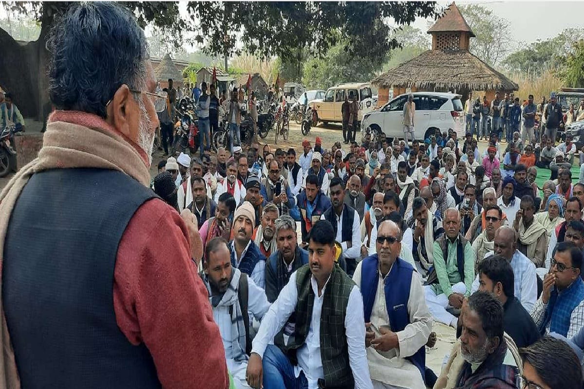Ramgovind Chaudhary in Ballia said Modi and Yogi want to crush the soul of the country by making it a corporate country