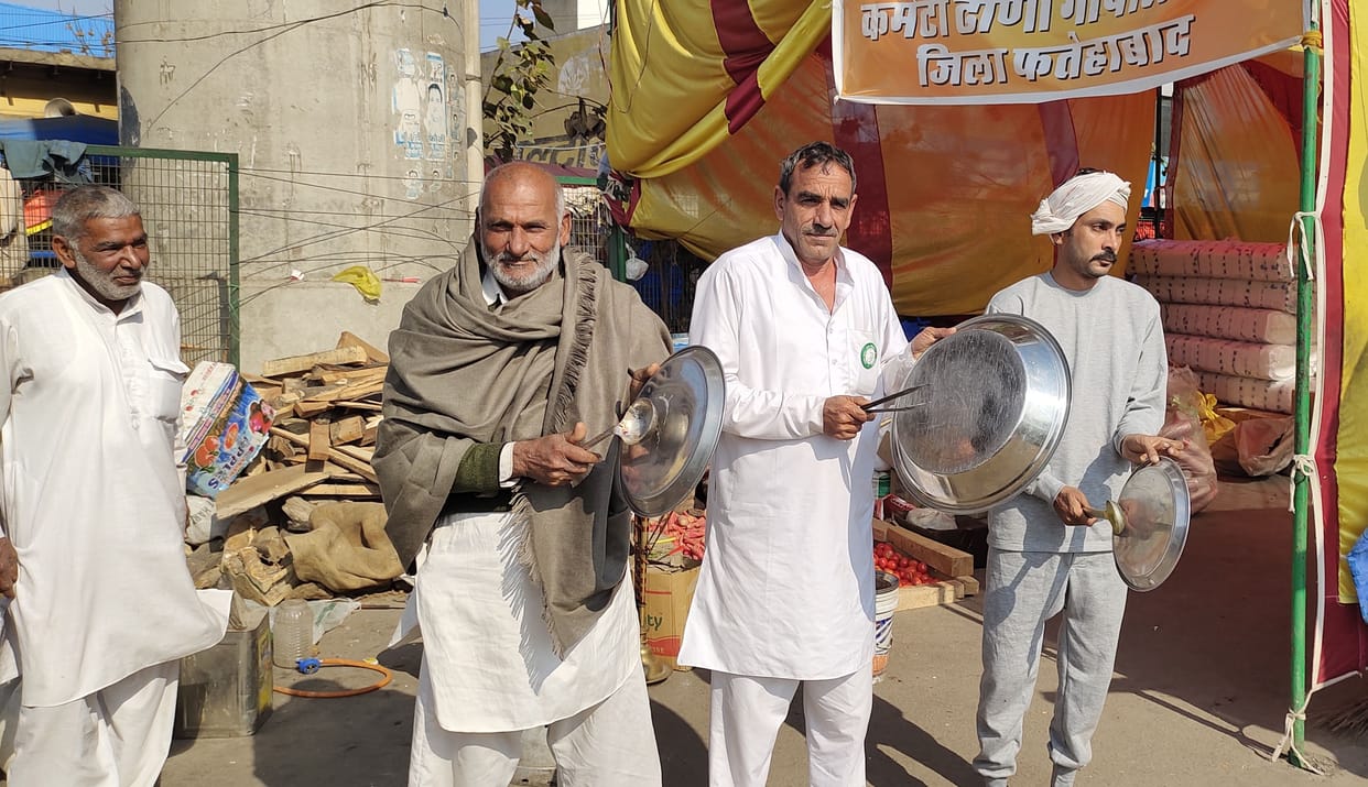 Farmers in 15 km long halt in plates rang