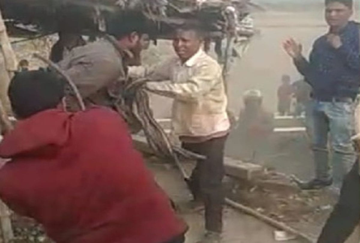 Two young man beaten on goat theft charges in Rae Bareli of uttar pradesh