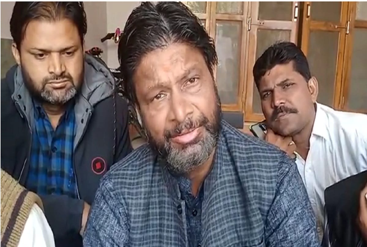 Former Union Minister Pradeep Jain appeared in court detained in jhansi