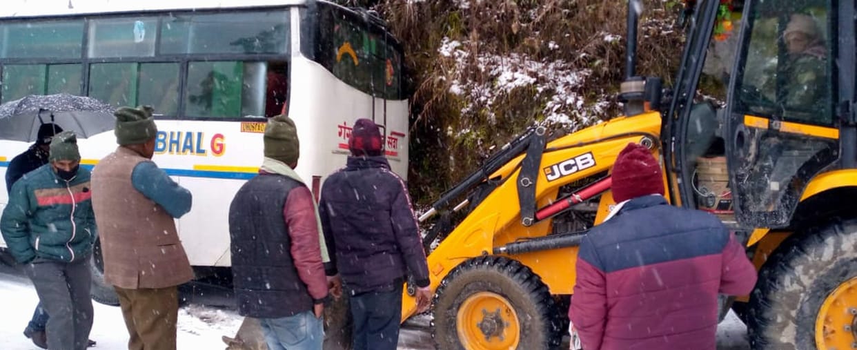 Gangotri highway becomes slippery due to frost