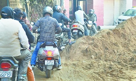 Now with outpost intersection and fort road also face traffic jam