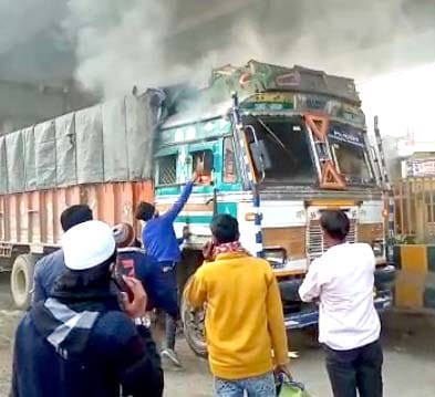 Fire in a truck laden with wood in Khatkhedi