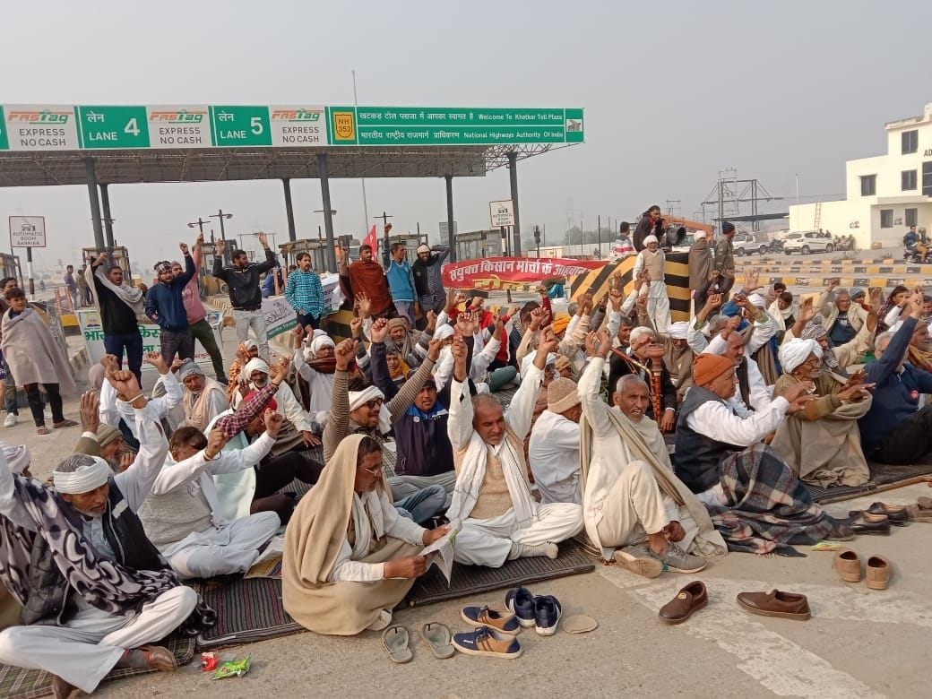Farmers kept toll plaza free on third day