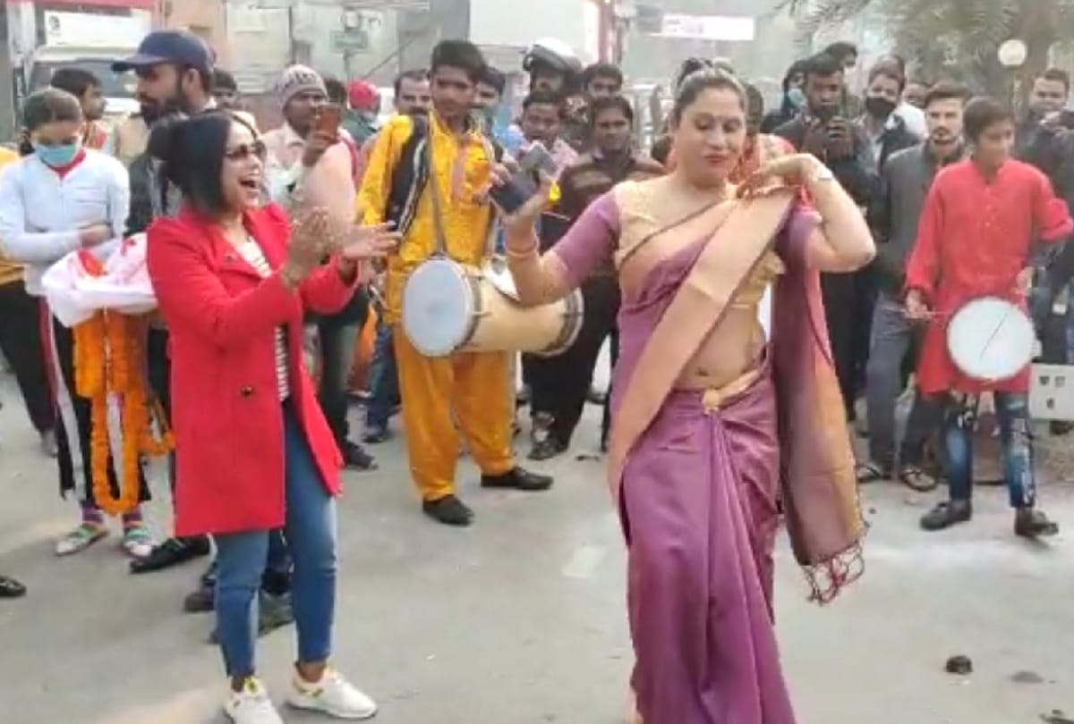 Kinnar Mahamandleshwar Kiran Nand Giri reached Gorakhpur