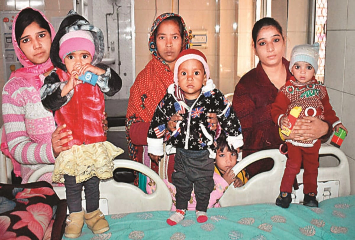 पोषण पुनर्वास केंद्र में भर्ती तीन बच्चे