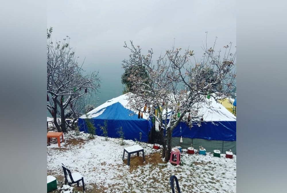 Uttarakhand Snowfall News: Season First Snowfall in Mussoorie Before New Year Beautiful Visuals