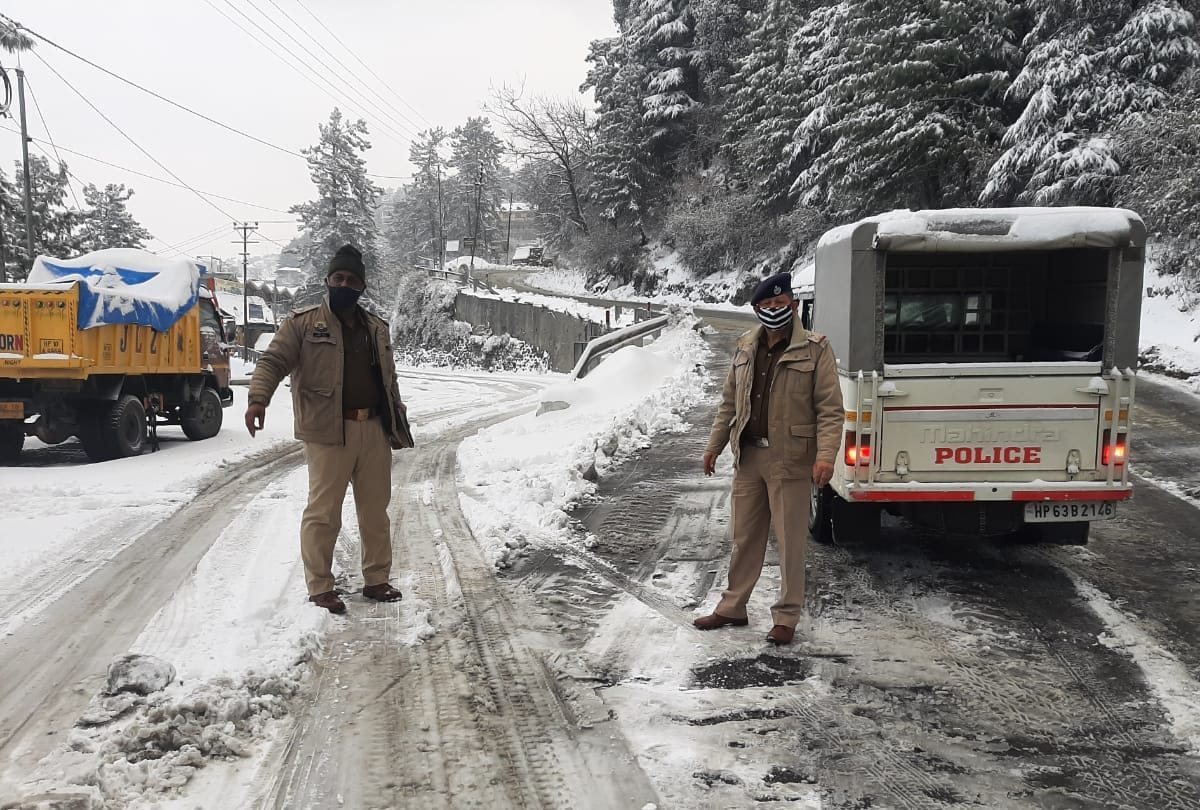 heavy snowfall in shimla chamba manali kullu and lahaul spiti in himachal pradesh