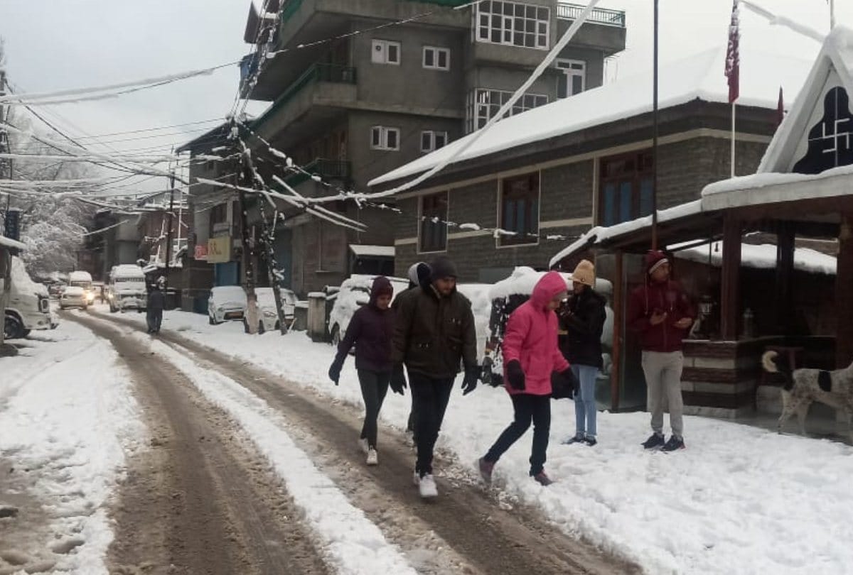 heavy snowfall in shimla chamba manali kullu and lahaul spiti in himachal pradesh