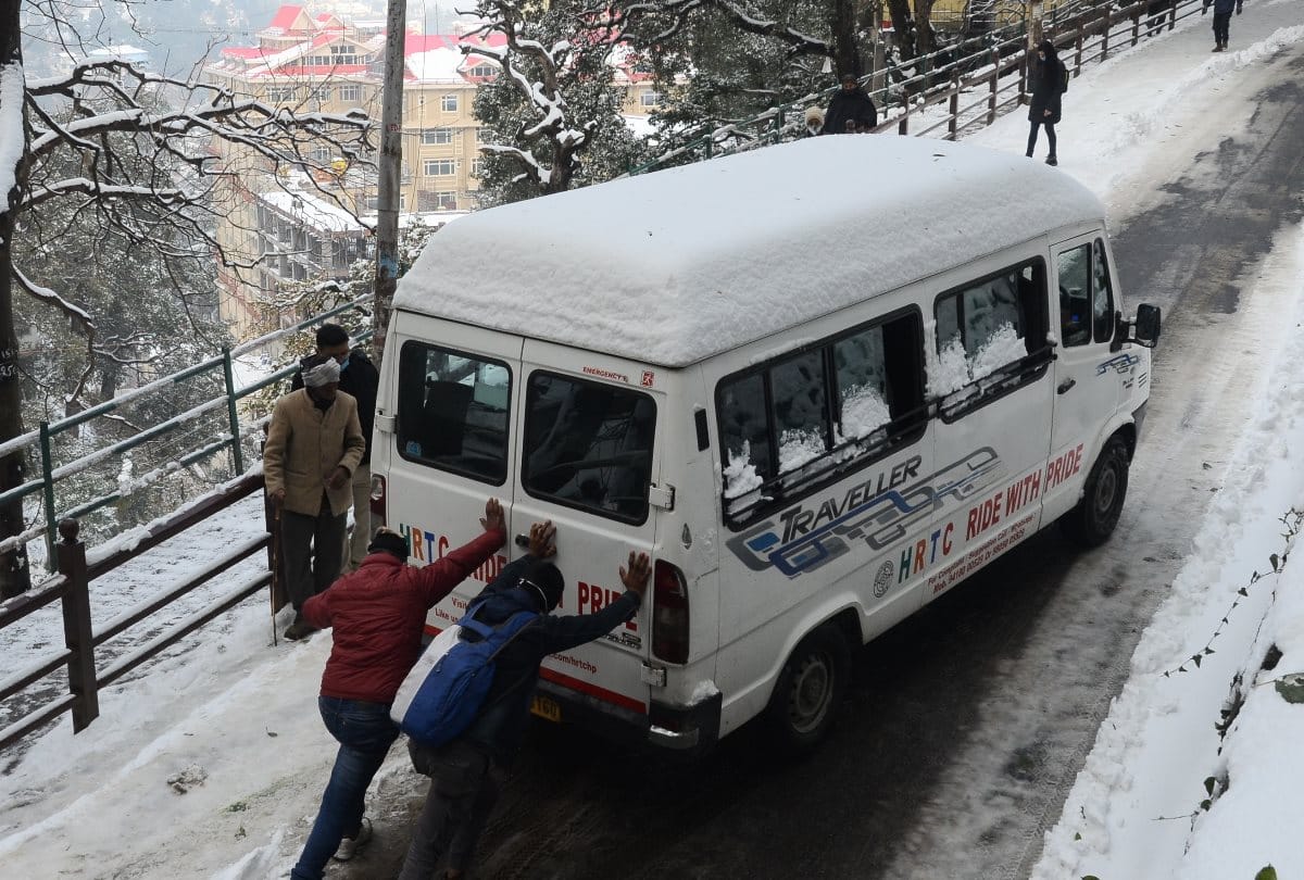 Himachal Pradesh Weather Forecast Update Today Latest News: Himachal Pradesh Snowfall Heavy Snowfall in Himachal Pradesh 401 road closed due to snowfall 200 buses stuck in heavy snowfall