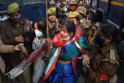 Congressman arrested by traveling on foundation day