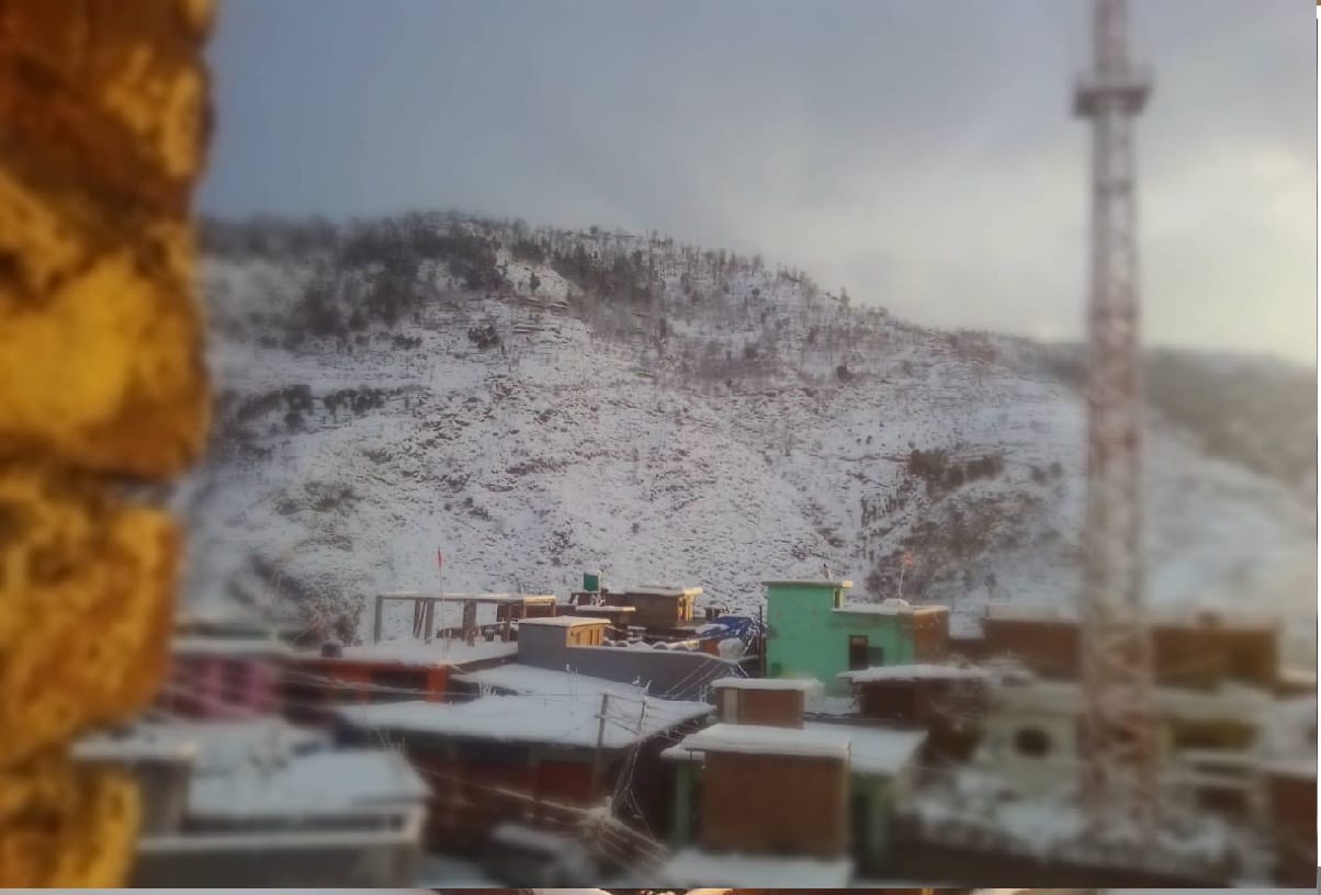 Snowfall in mata vaishno devi dham and other mountains in jammu kashmir