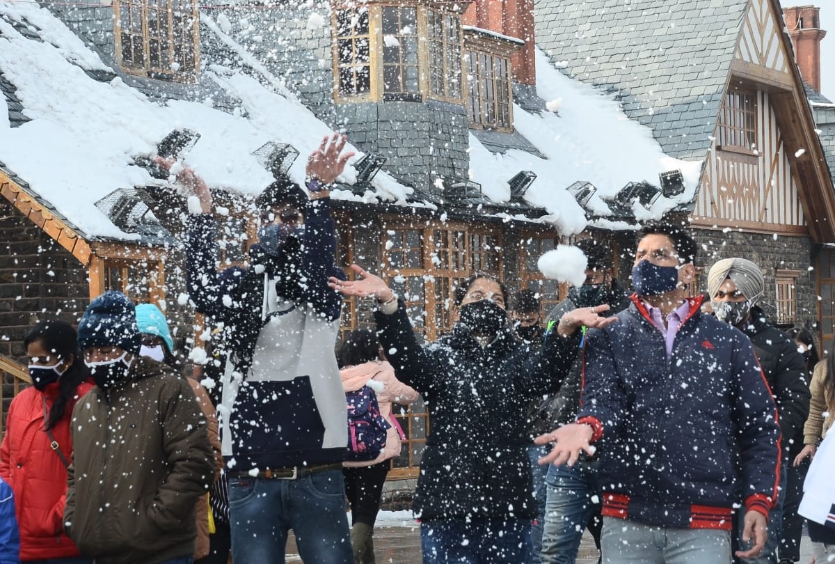 Snowfall in Himachal Pradesh is boon to the tourism