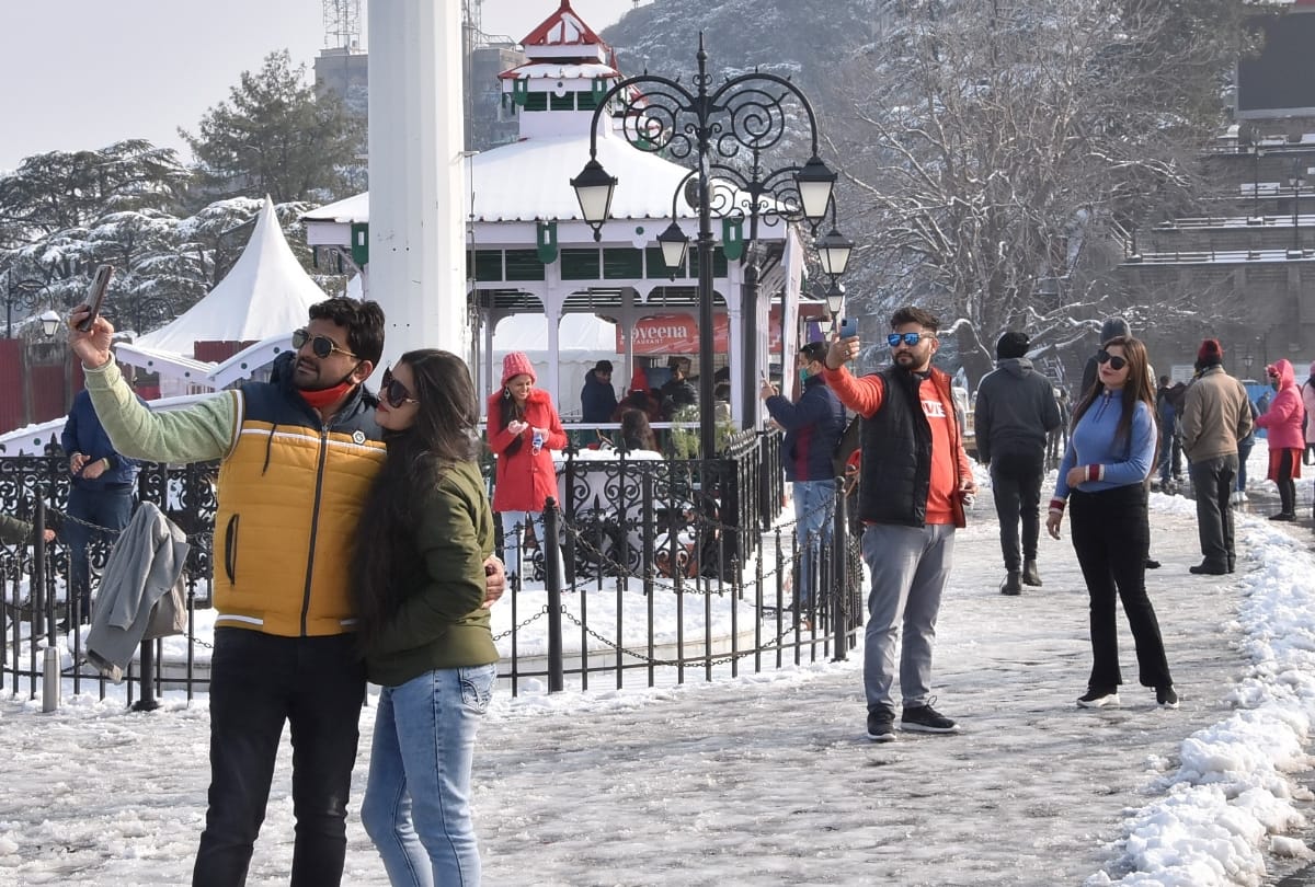 Snowfall in Himachal Pradesh is boon to the tourism