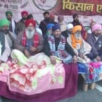 गाजीपुर बॉर्डर पर प्रदर्शन कर रहे किसान