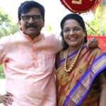 पत्नी वर्षा के साथ संजय राउत (फाइल फोटो)