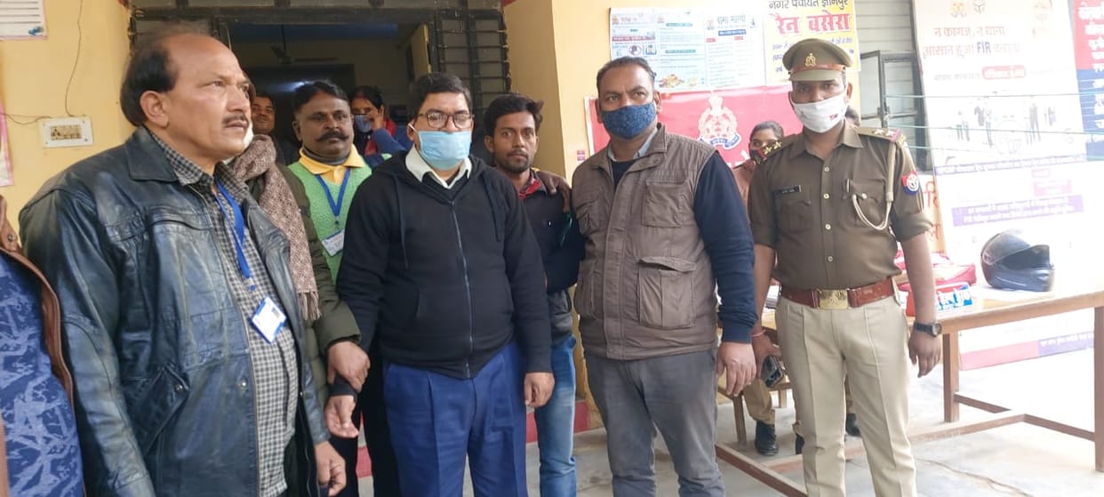 UP: Vigilance raises collector's clerk on corruption complaint