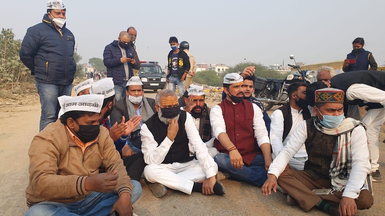 After Manish Sisodia in Lucknow, now the MLA Somnath Bharti, who came to see the status of schools in Prayagraj, was stopped by the police, the political politics